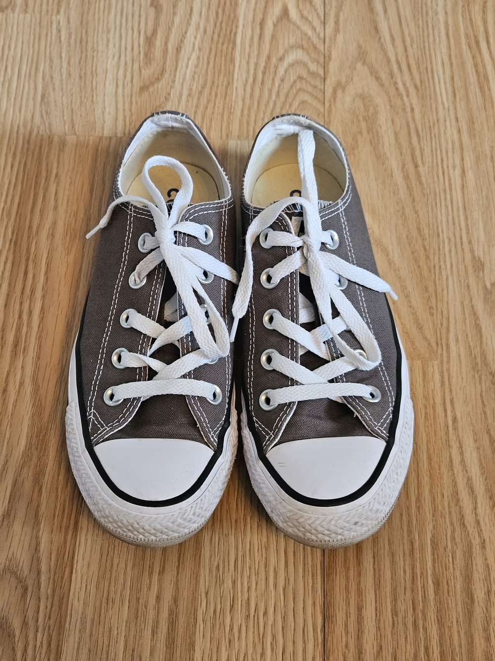 Converse Women's Size 6 Grey Canvas Low-Top Sneakers with White Laces